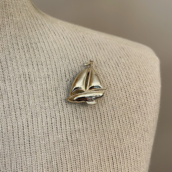 Vintage Gold-tone Sailboat Pin - Picture 9 of 16